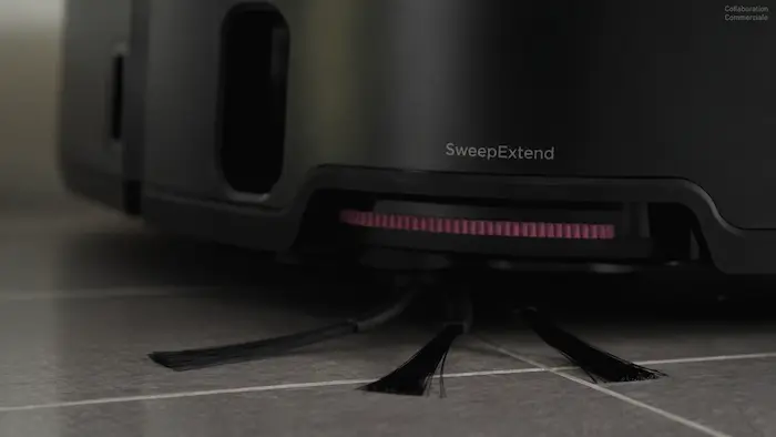 Gros plan sur la brosse latérale extensible SweepExtend de l’Eureka J15 Max Ultra