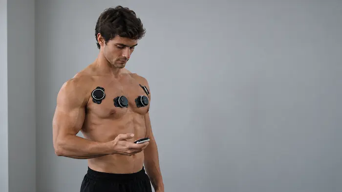 Électrodes du Compex SP 8.0 placées sur les pectoraux