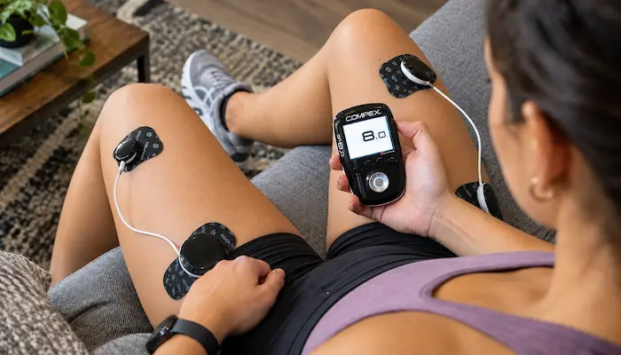 Compex SP 8.0 avec quatre électrodes placées sur les jambes