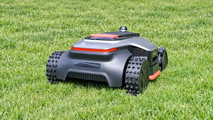 Robot tondeuse Dreame A3 AWD Pro 3500 vu de derrière