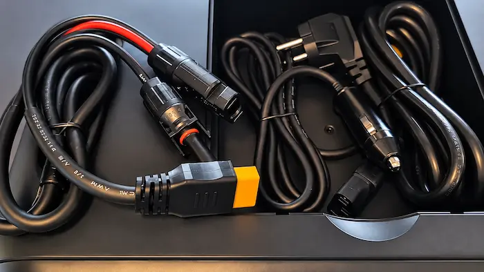Ensemble de la connectique de la FOSSiBOT F2400